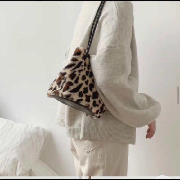 New small faux fur bag leopard round bucket bag - Picture 2 of 3